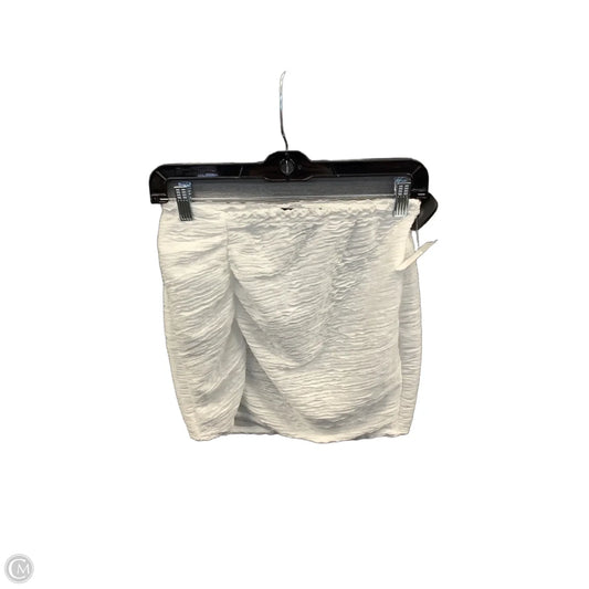 Skirt Mini & Short By Pretty Little Thing In White, Size: 8
