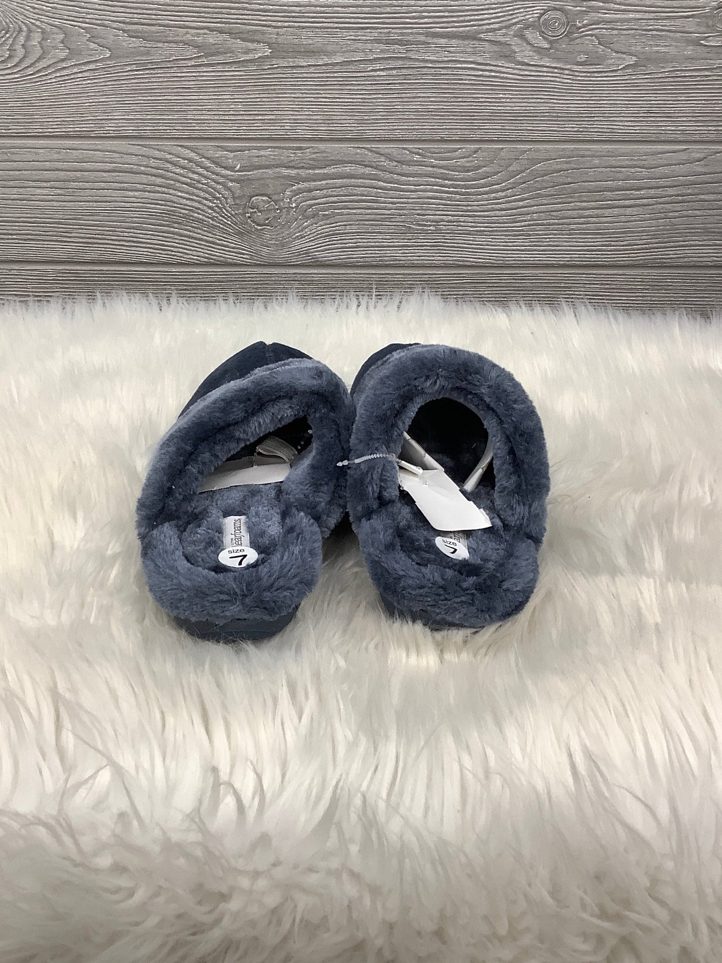 Grey Slippers Clothes Mentor, Size 7