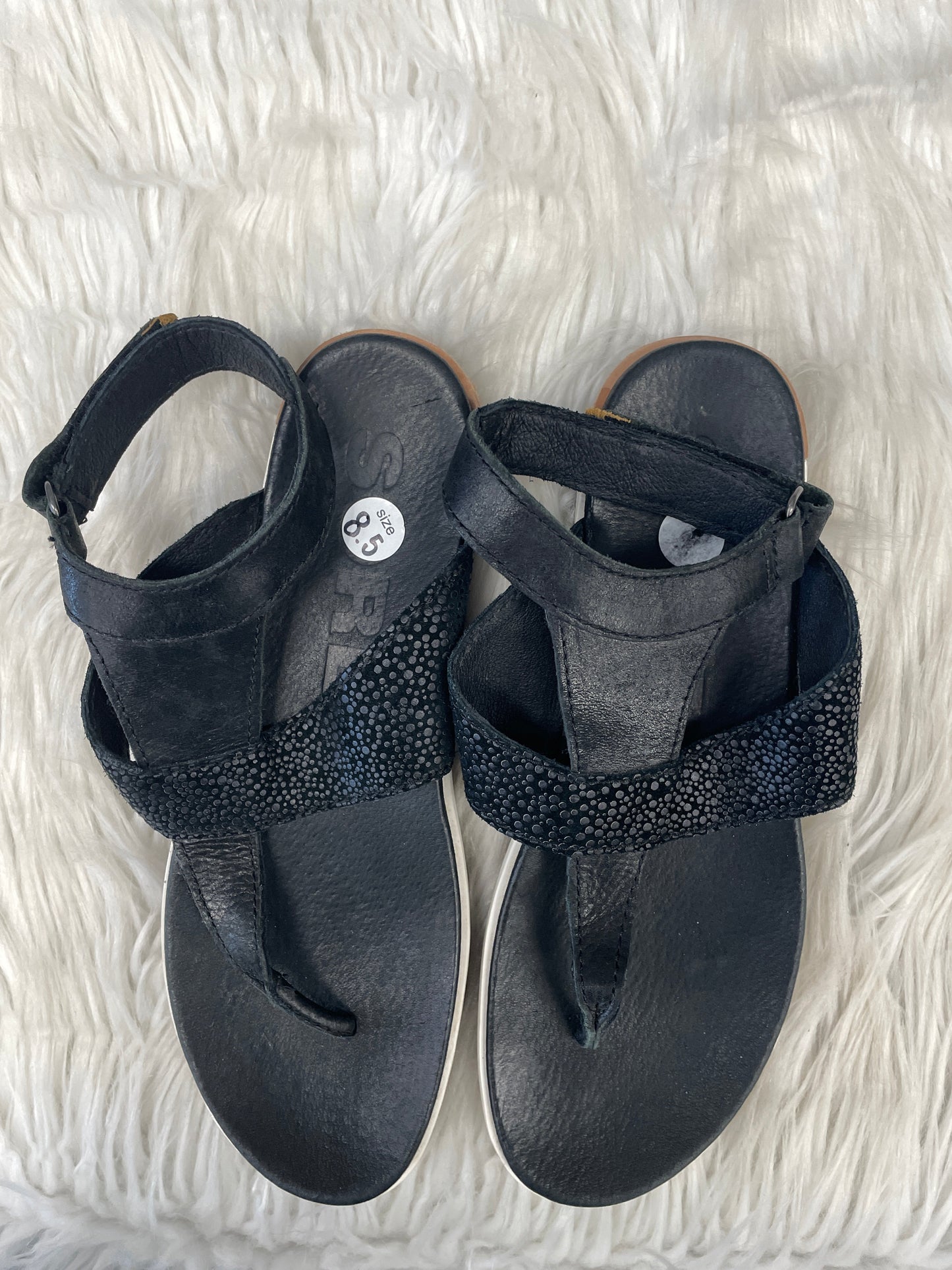 Black Sandals Flats Sorel, Size 8.5