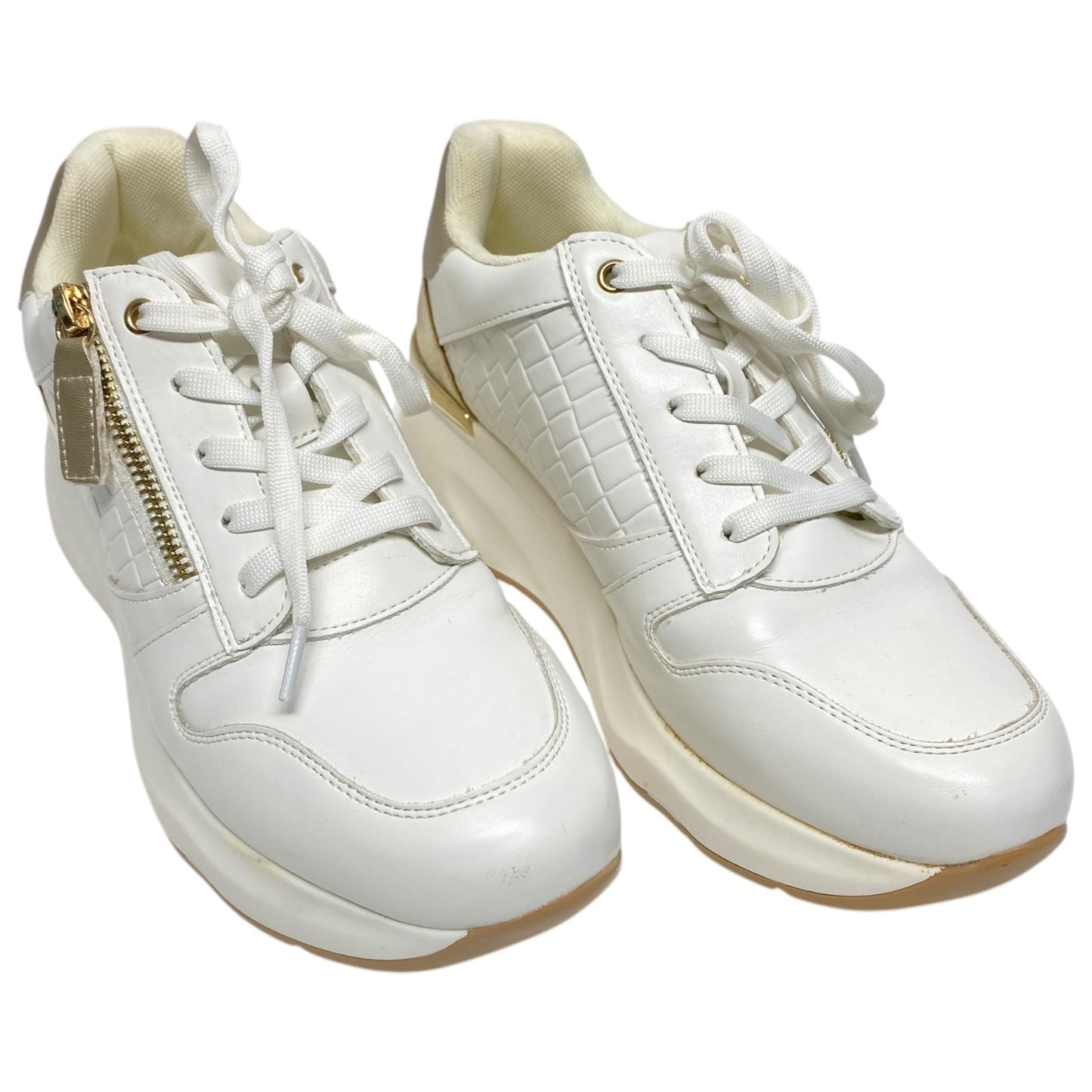 Shoes Sneakers By Clothes Mentor In White, Size: 9