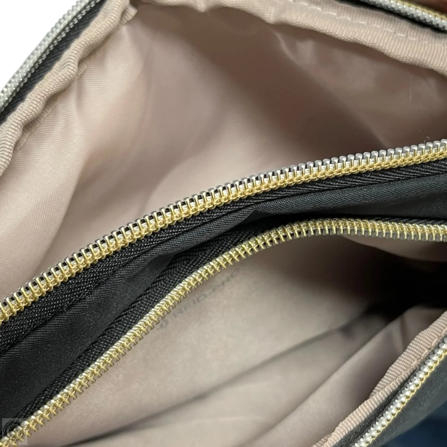 Belt Bag By Clothes Mentor, Size: Medium