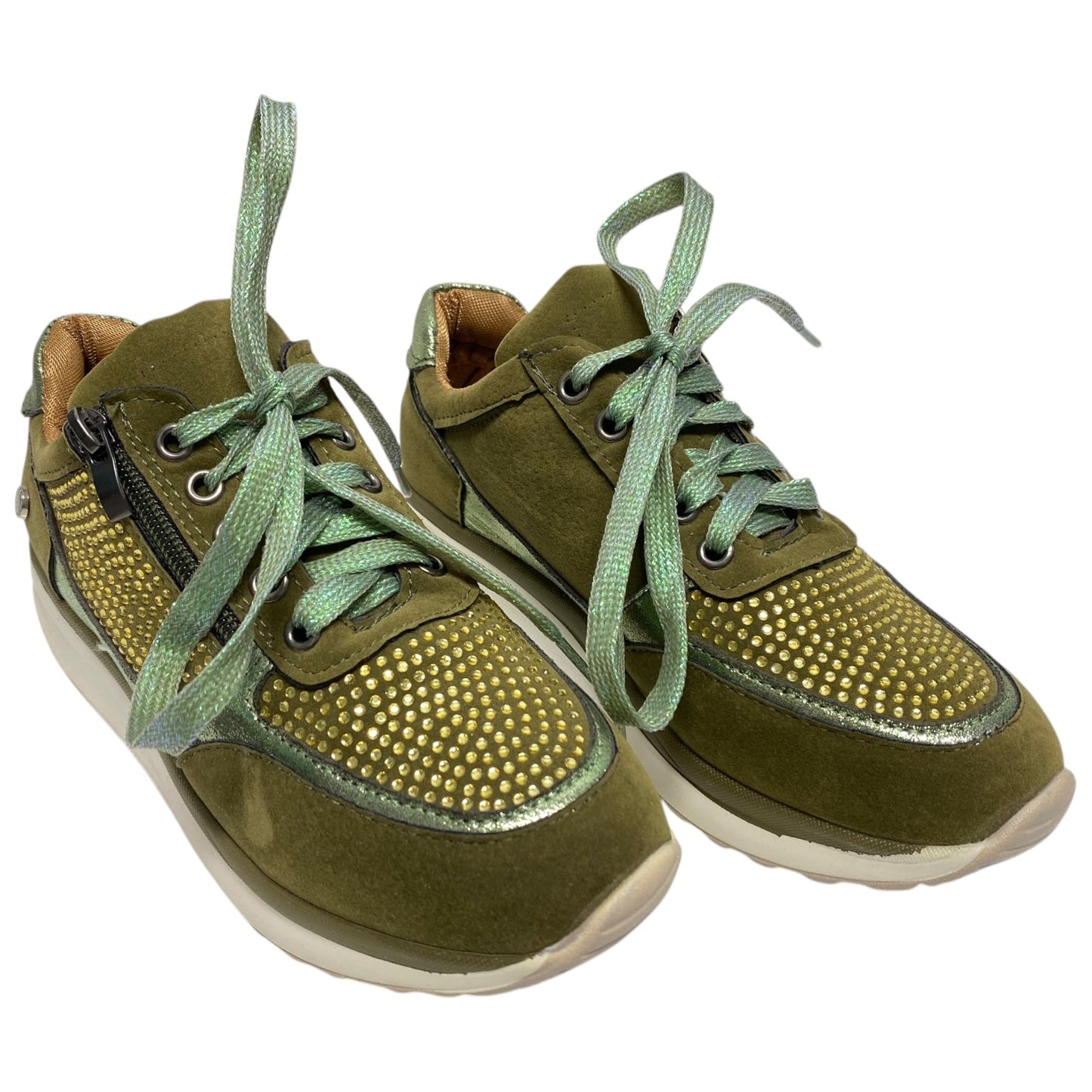 Shoes Sneakers By Clothes Mentor In Green, Size: 5.5