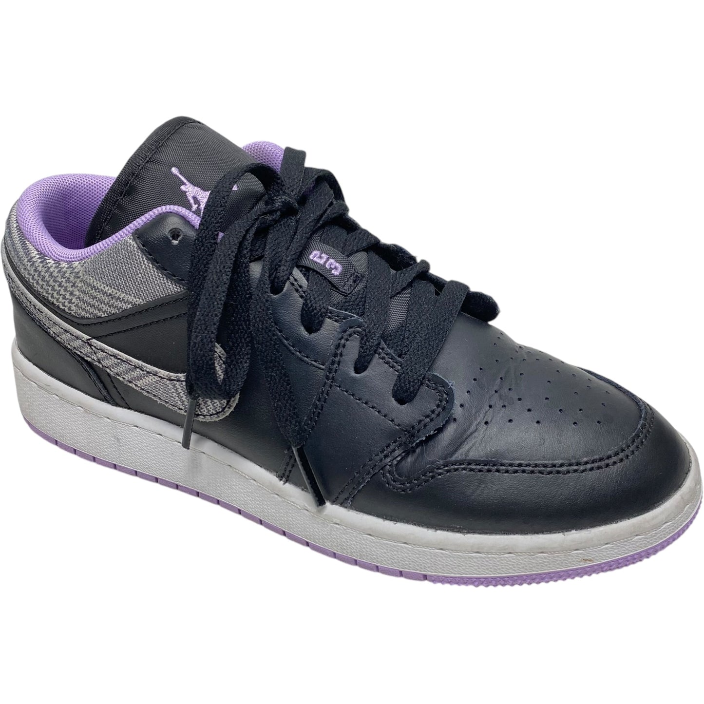 Shoes Sneakers By Nike In Black & Purple, Size: 7