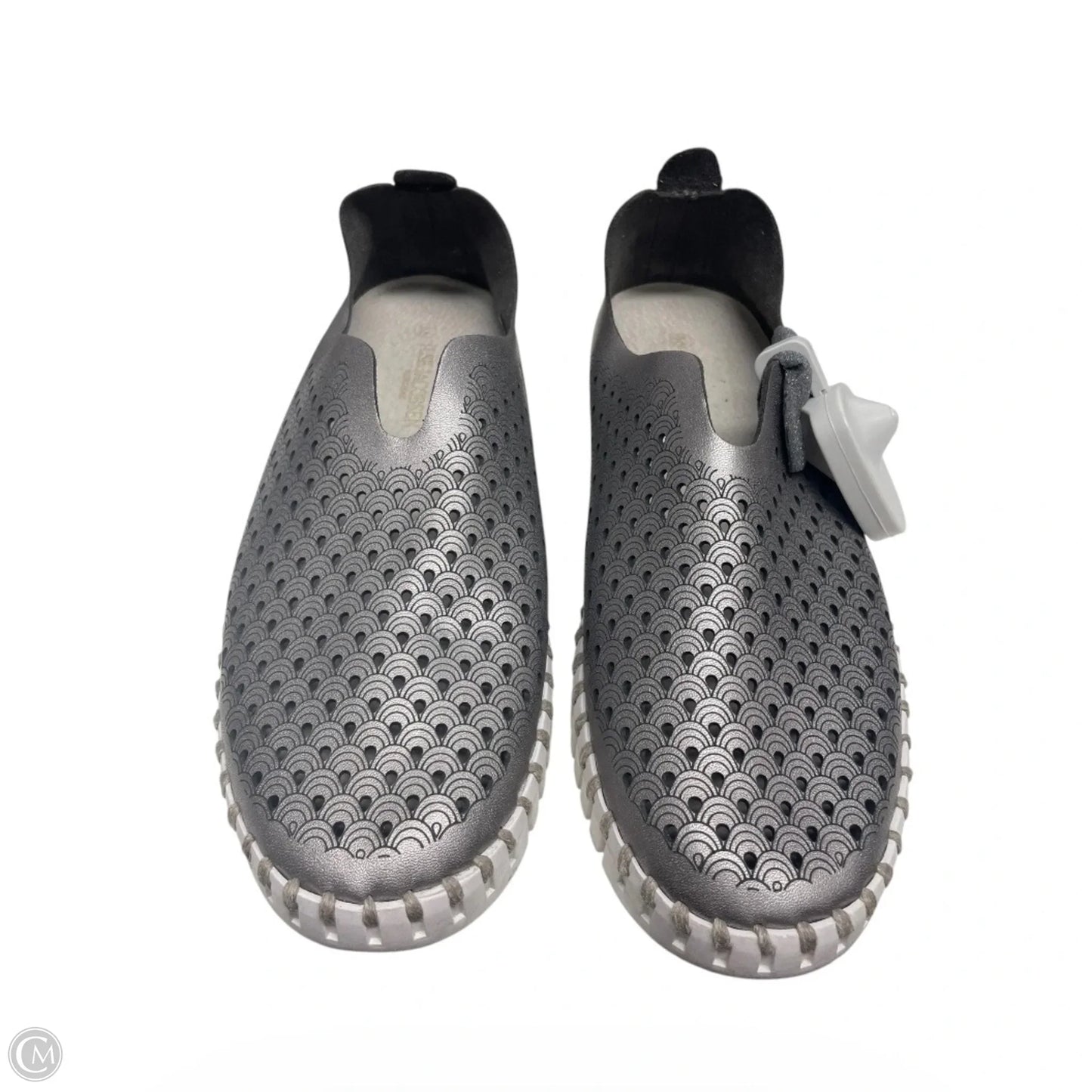 Shoes Flats By ILSE JACOBSEN In Silver, Size: 5.5
