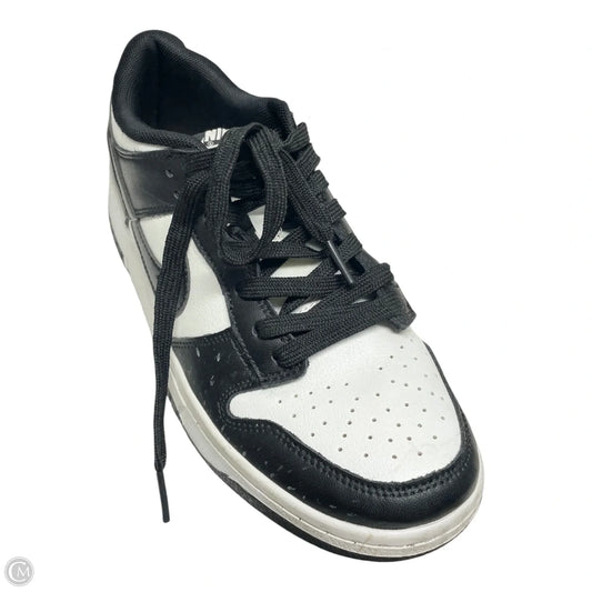 Shoes Sneakers By Nike In Black & White, Size: 8