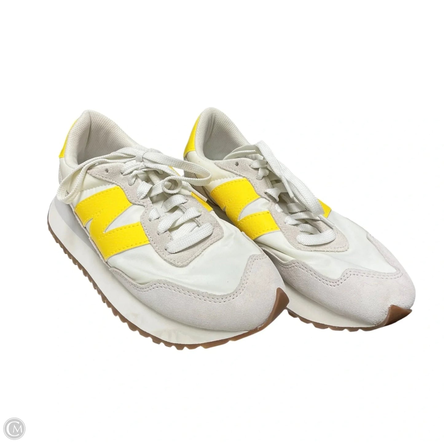 Shoes Athletic By New Balance In White & Yellow, Size: 8.5