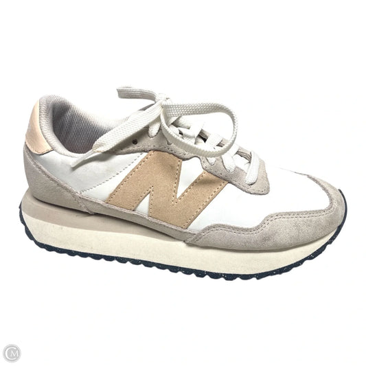Shoes Sneakers By New Balance In Tan & White, Size: 6