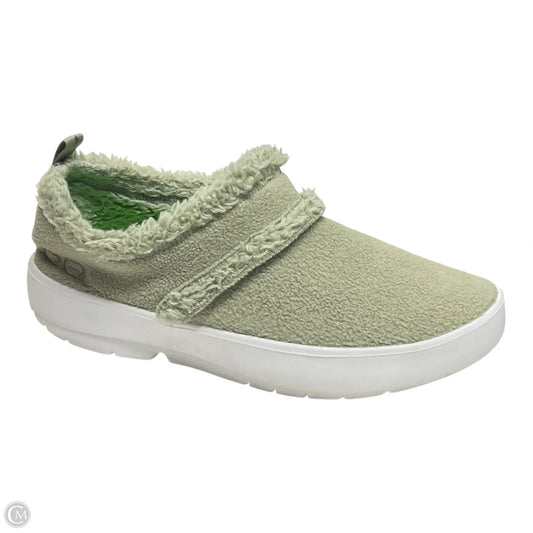Shoes Flats By Oofos In Green, Size: 9