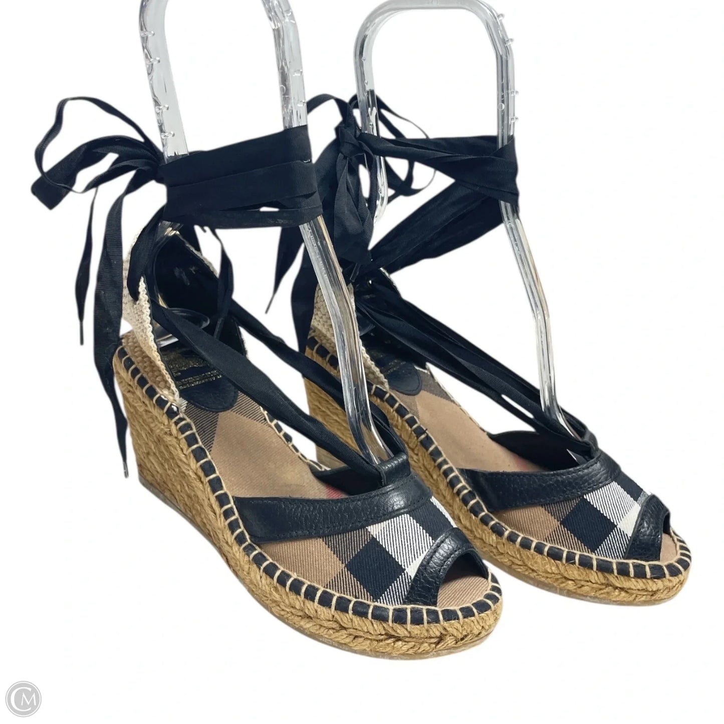 Shoes Luxury Designer By Burberry In Plaid Pattern, Size: 5.5