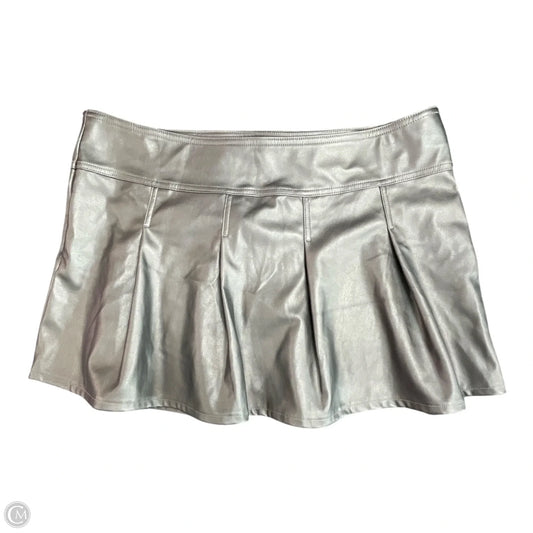 Skirt Mini & Short By Celebrity Pink In Silver, Size: Xxl