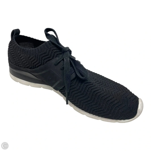 Shoes Designer By Ugg In Black & White, Size: 8