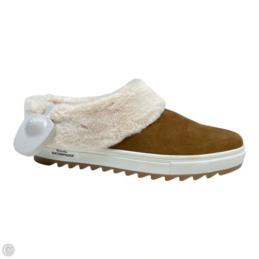 Shoes Sneakers By Blondo In Tan & White, Size: 9