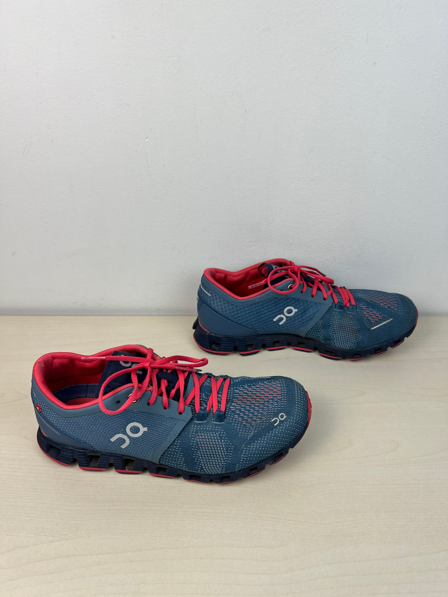 Shoes Athletic By On In Blue, Size: 6.5