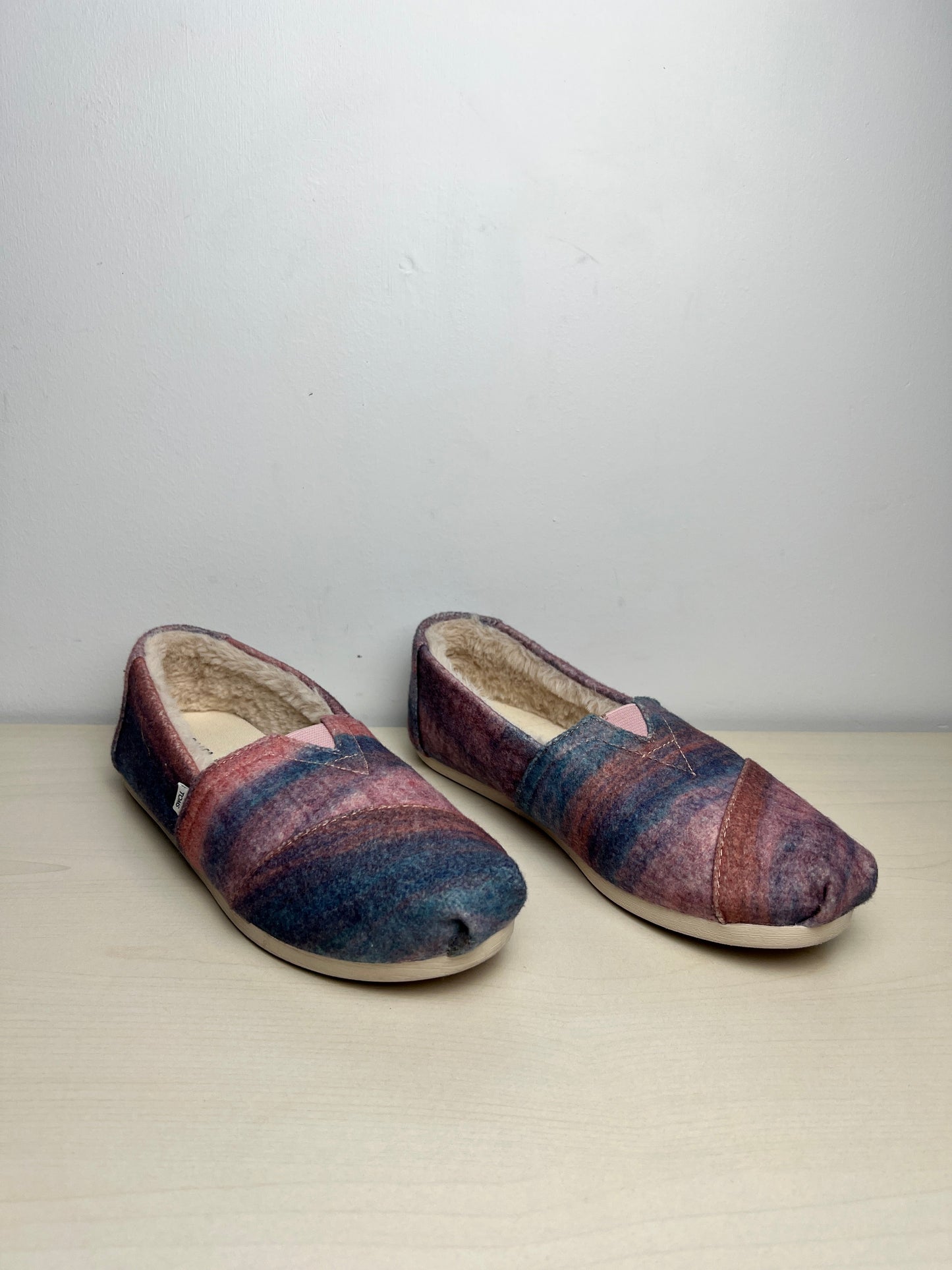 Shoes Flats By Toms In Blue & Pink, Size: 6