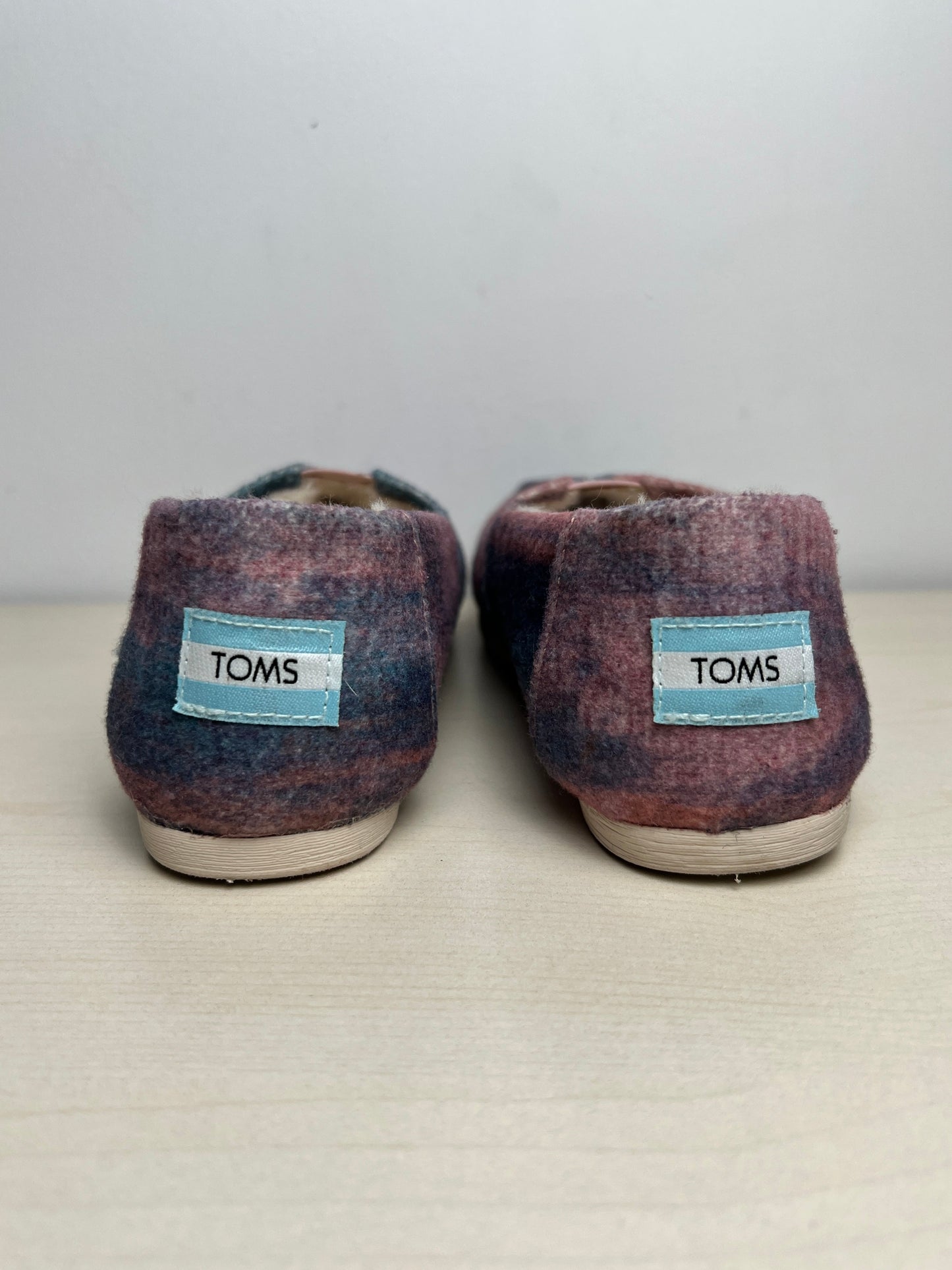 Shoes Flats By Toms In Blue & Pink, Size: 6