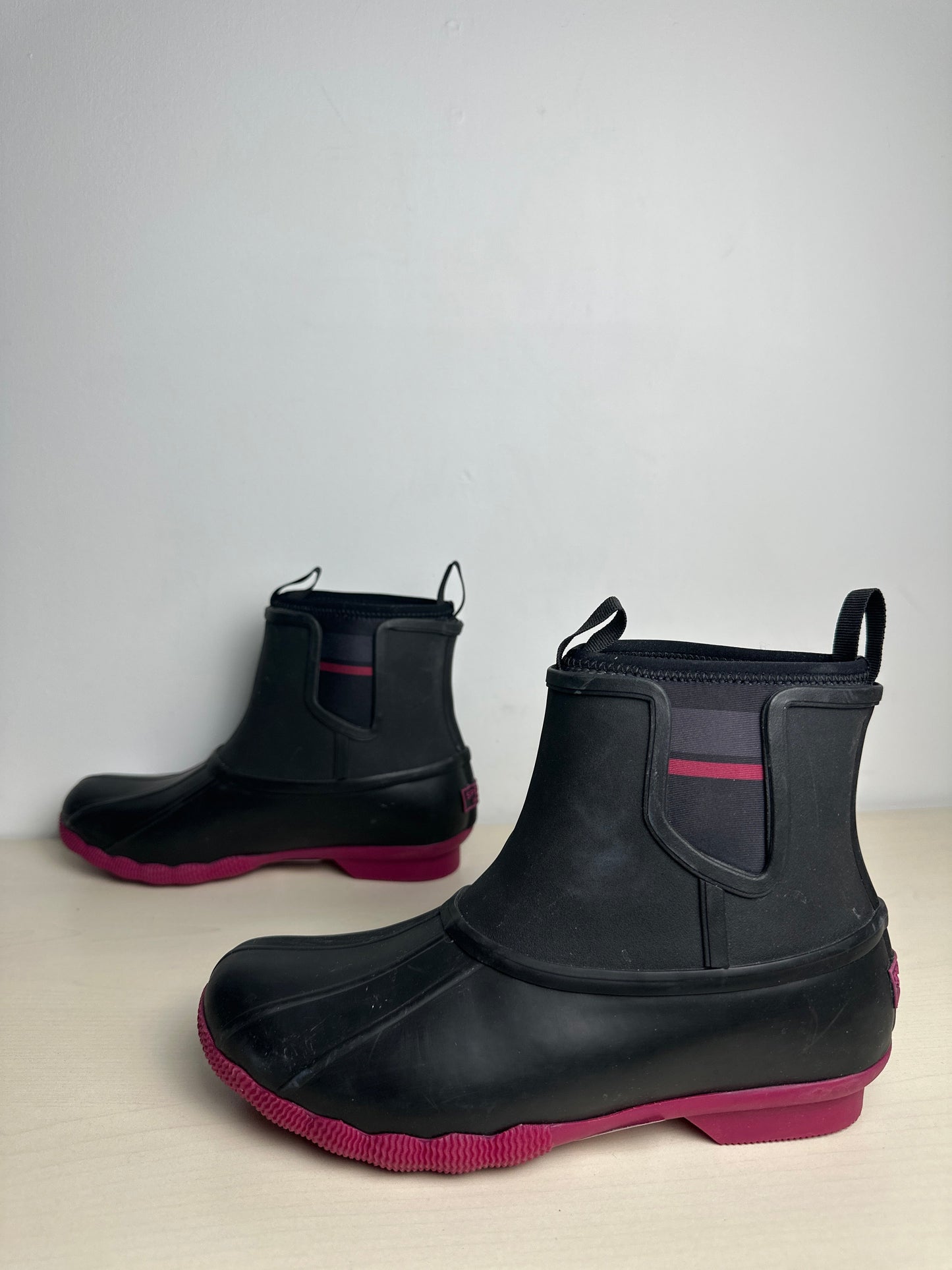 Boots Rain By Sperry In Black & Pink, Size: 6.5