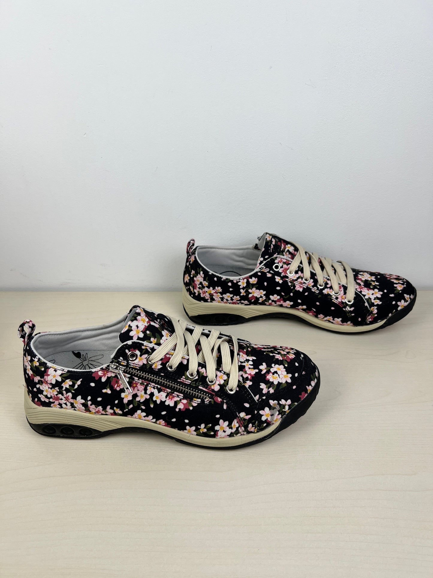 Floral Print Shoes Sneakers THERAFIT, Size 11