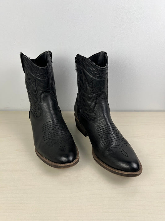 Black Boots Western Coconuts, Size 8