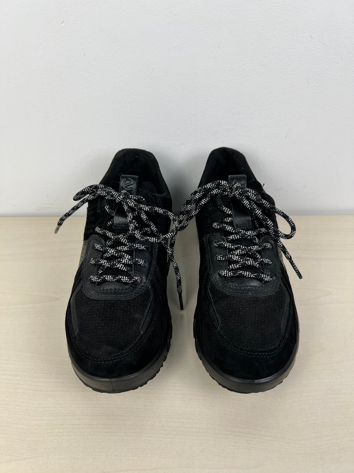 Black Shoes Hiking Ecco, Size 6