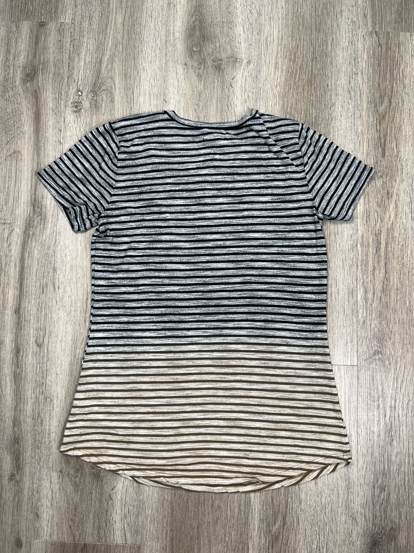 Striped Pattern Top Short Sleeve Maurices, Size S