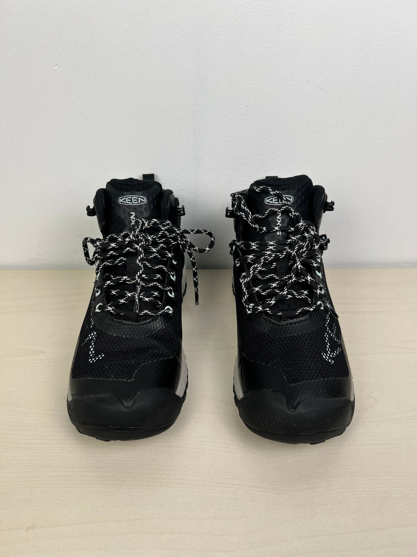 Shoes Hiking By Keen In Black, Size: 6