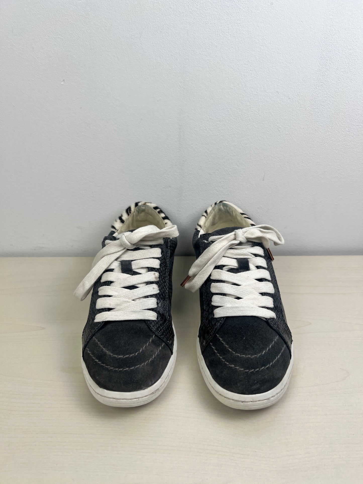 Shoes Sneakers By Dolce Vita In Grey, Size: 6