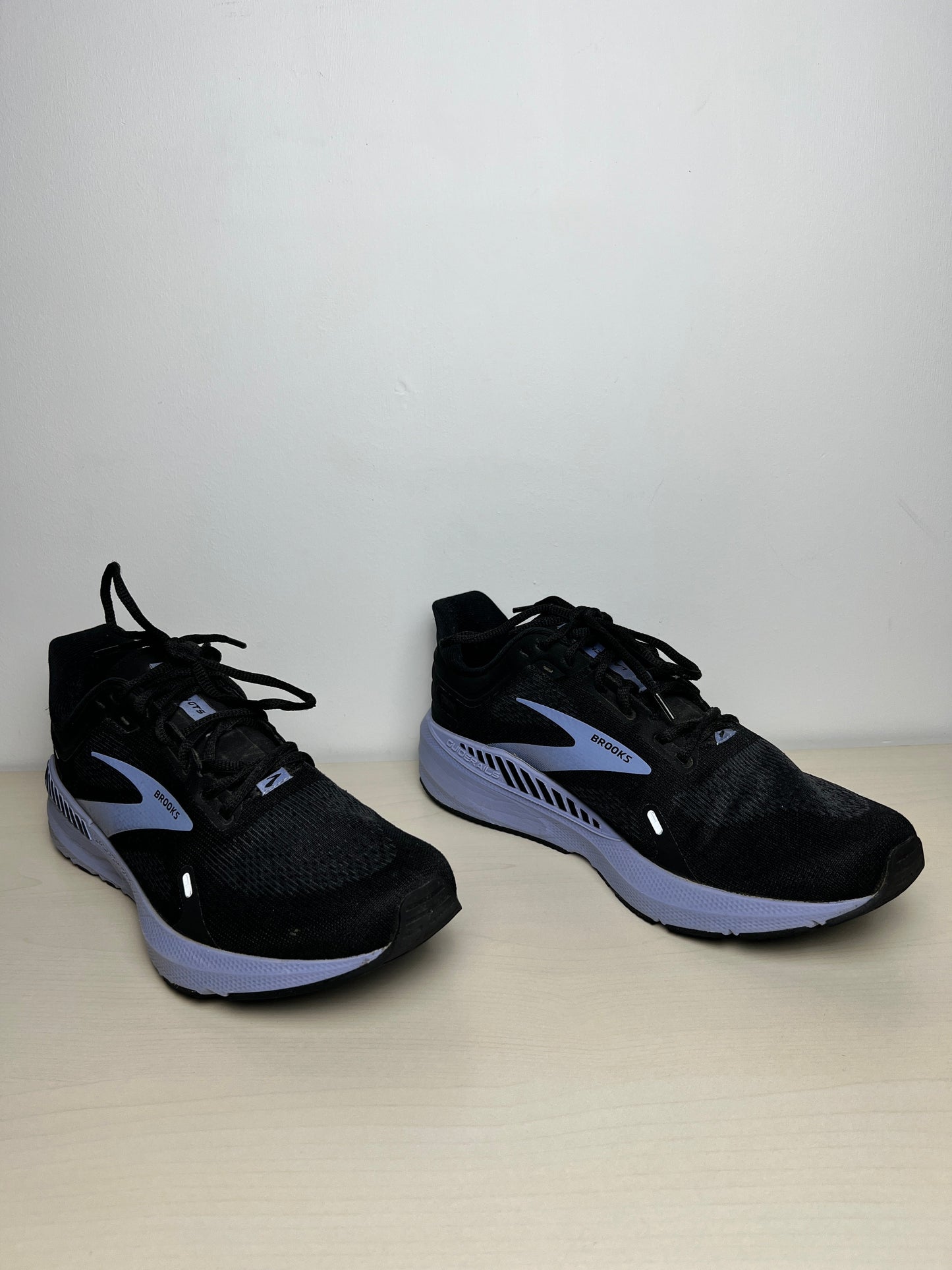 Shoes Athletic By Brooks In Black & Purple, Size: 11.5