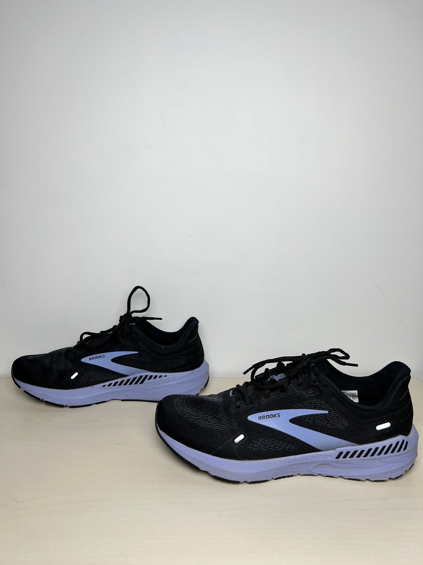 Shoes Athletic By Brooks In Black & Purple, Size: 11.5