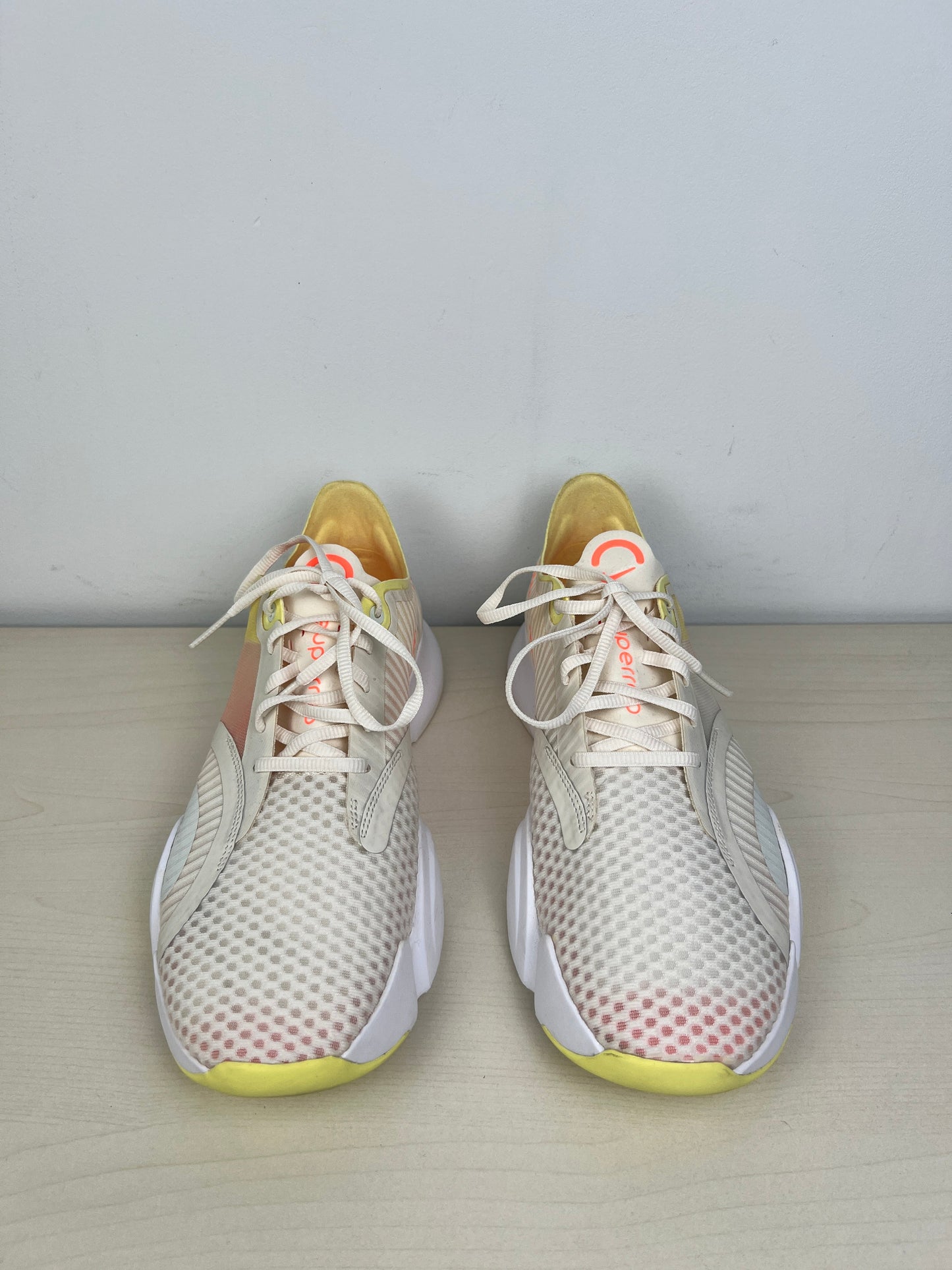 Shoes Athletic By Nike In White & Yellow, Size: 10