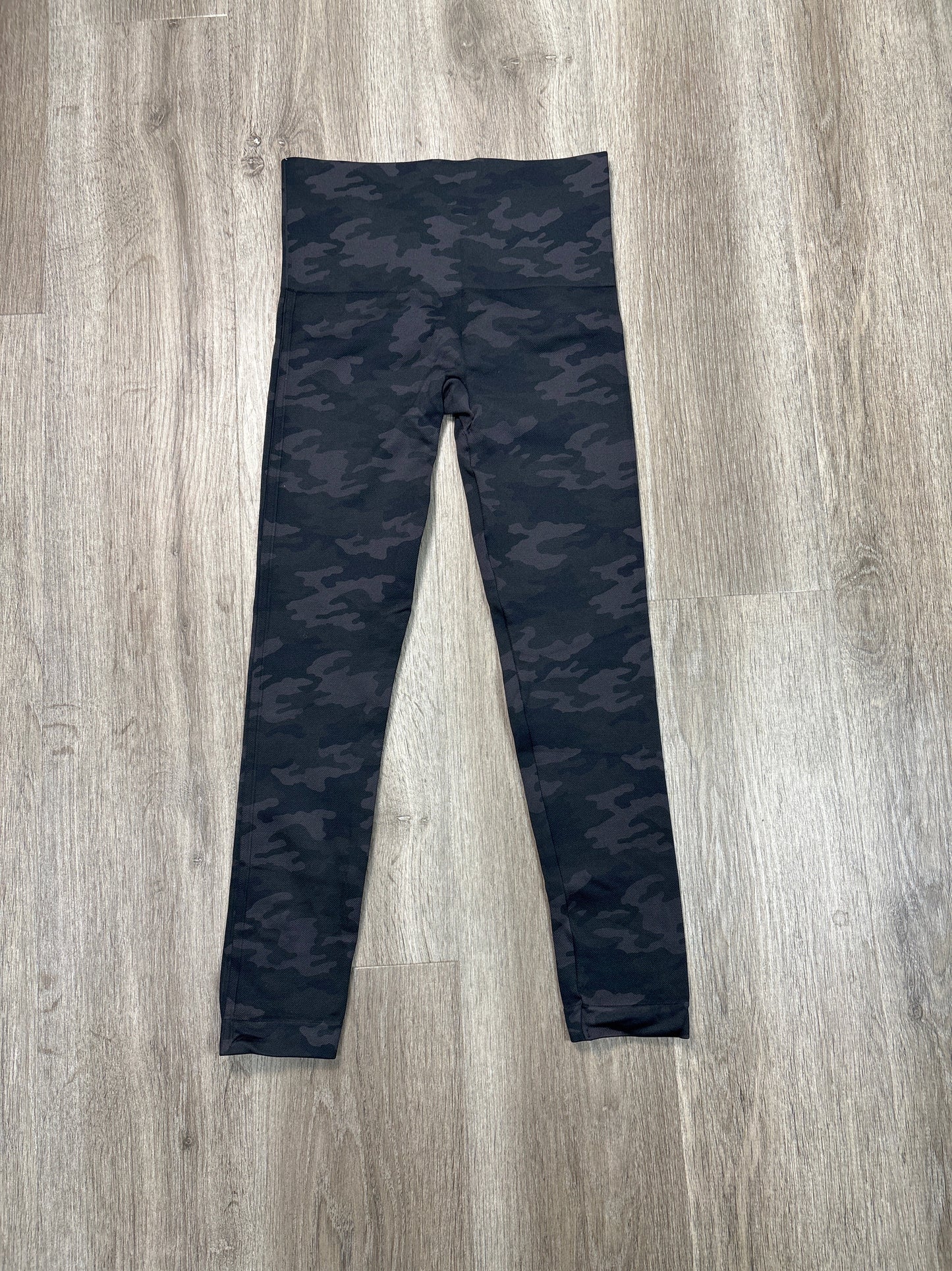 Pants Leggings By Clothes Mentor In Camouflage Print, Size: M