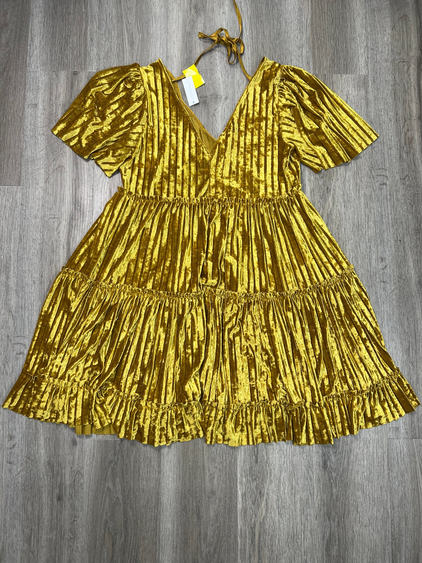 Dress Casual Short By New York And Co In Yellow, Size: L