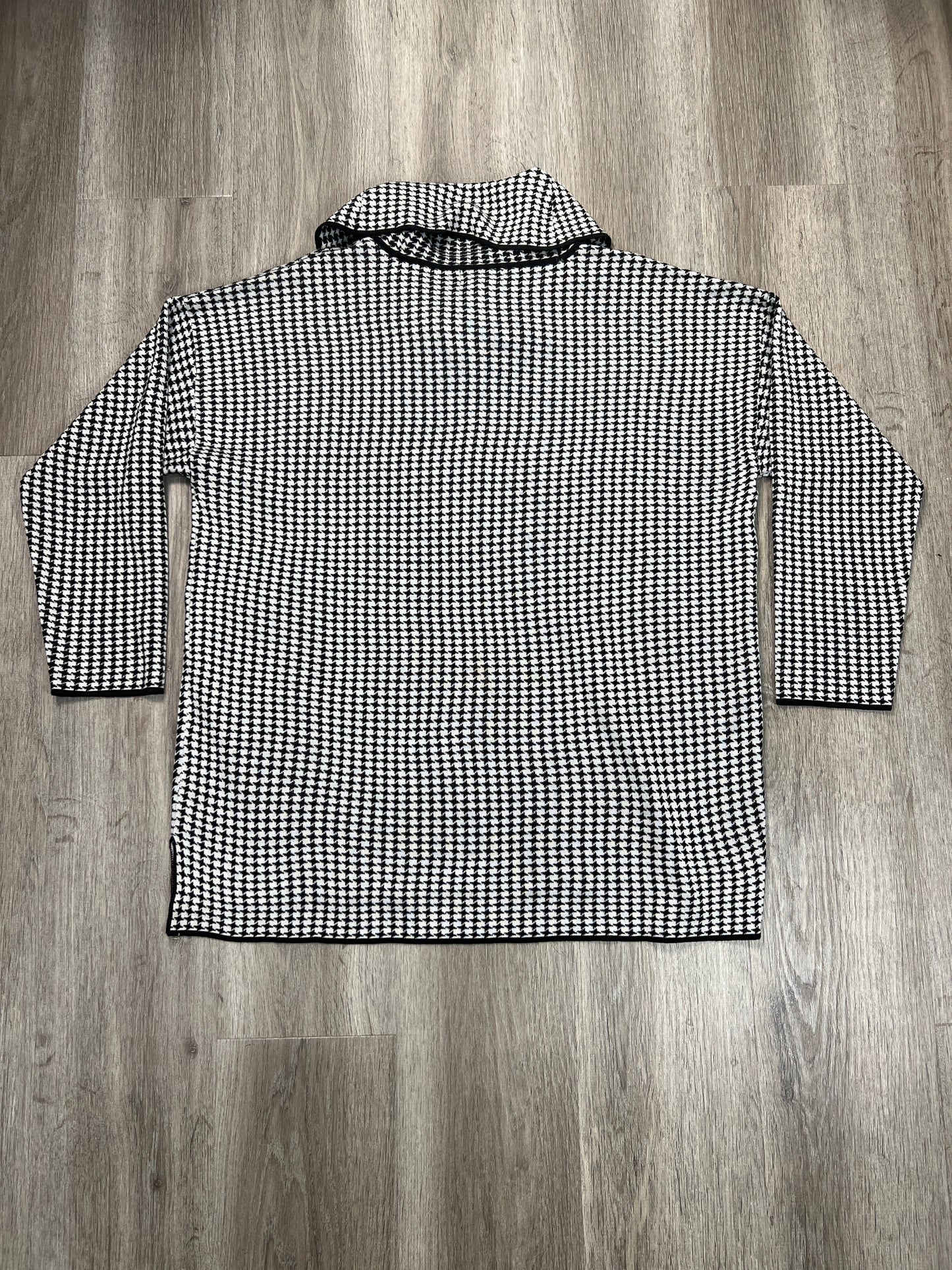 Sweater By Calvin Klein In Black & White, Size: Xl