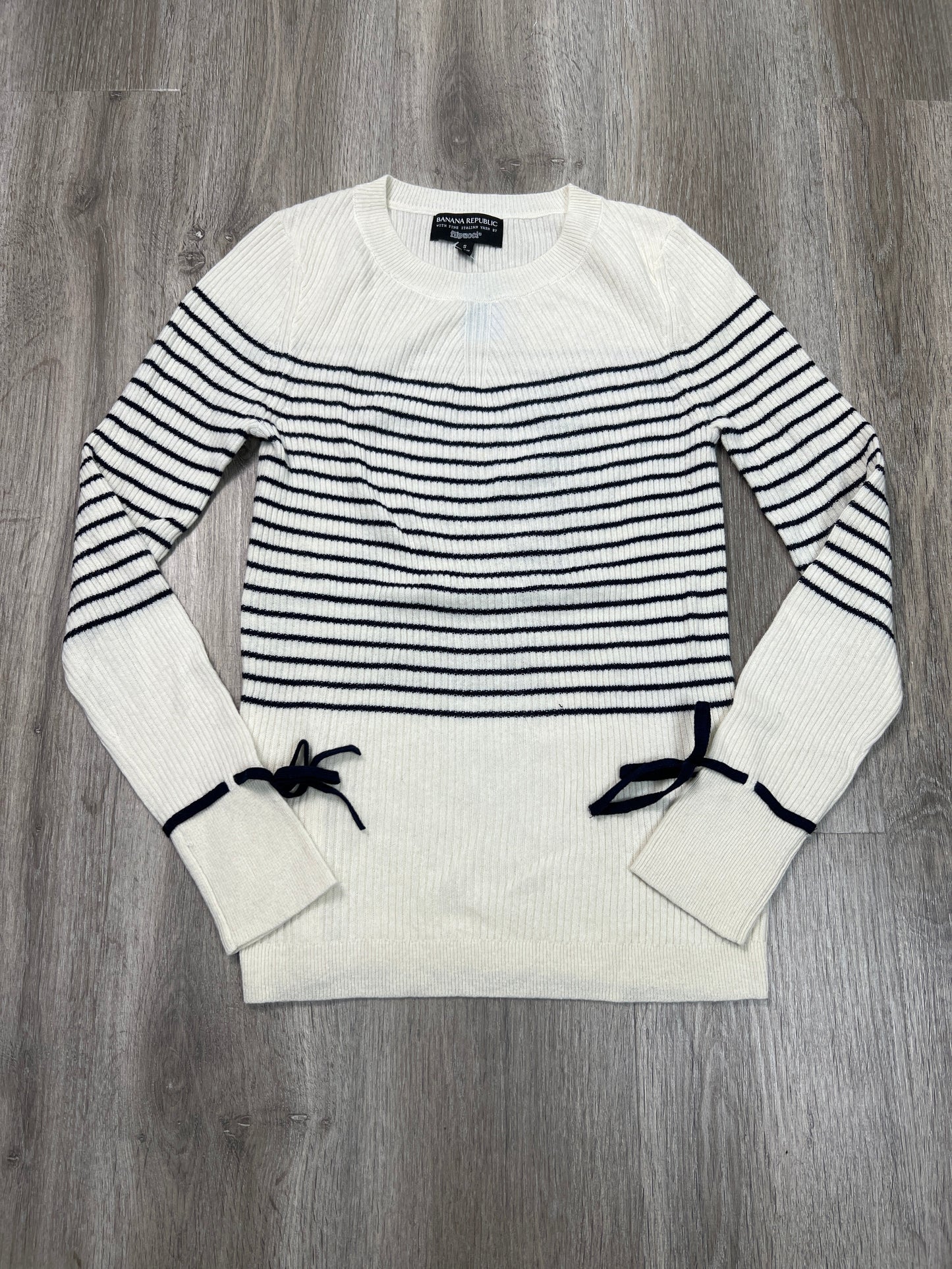 Top Long Sleeve By Banana Republic In White, Size: S