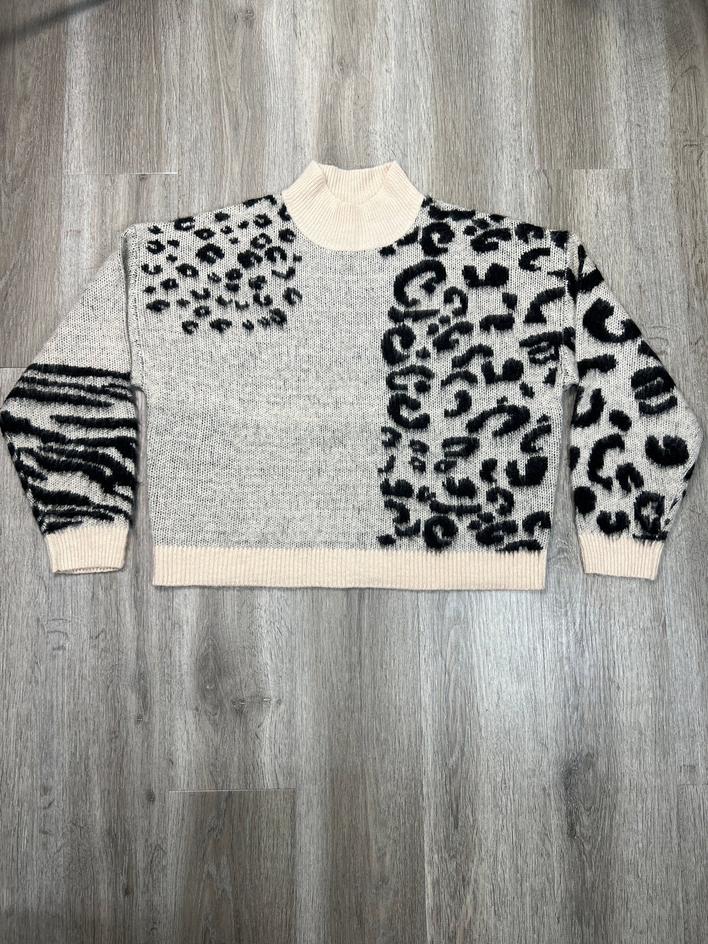 Sweater By Gilli In Animal Print, Size: L