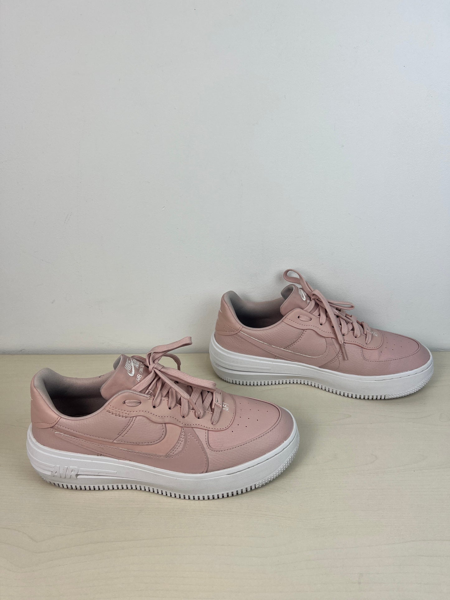 Shoes Sneakers By Nike In Pink, Size: 9.5