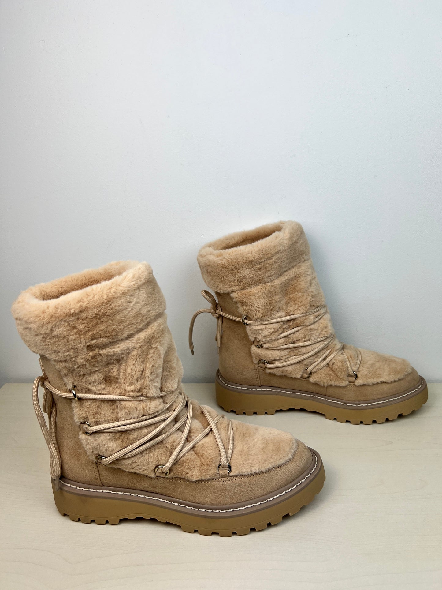 Boots Snow By Jennifer Lopez In Tan, Size: 6.5