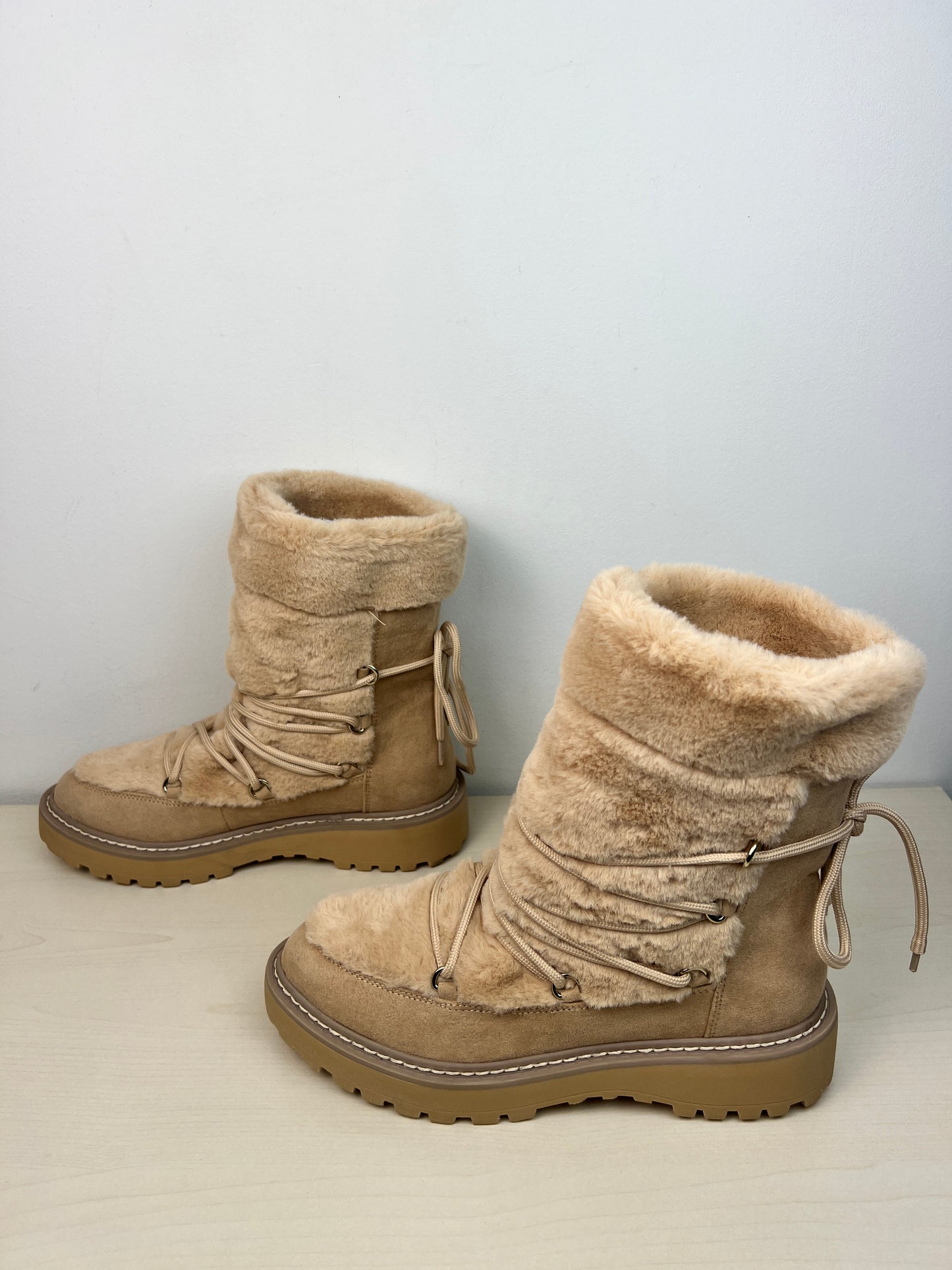 Boots Snow By Jennifer Lopez In Tan, Size: 6.5