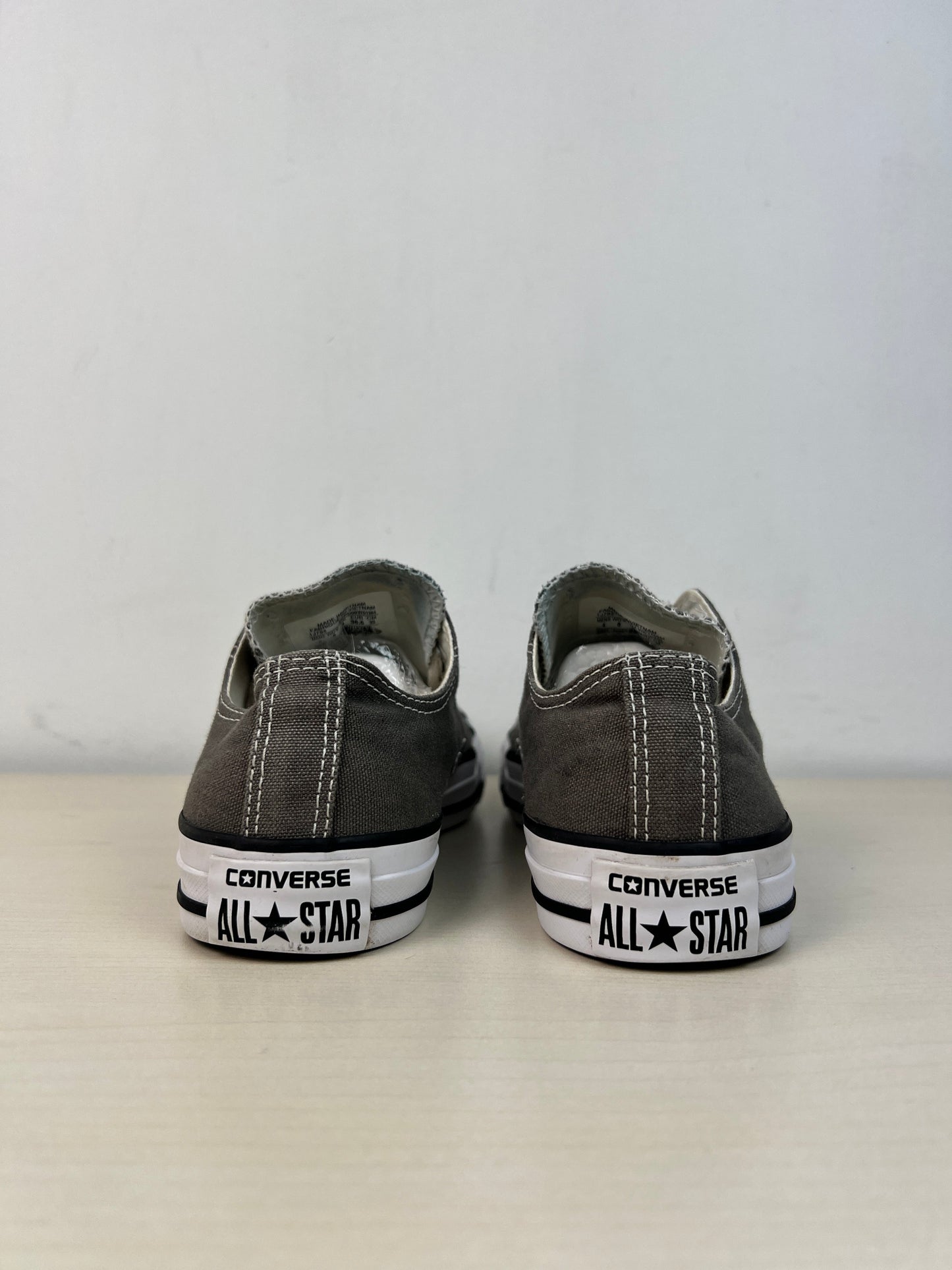 Shoes Sneakers By Converse In Grey, Size: 6