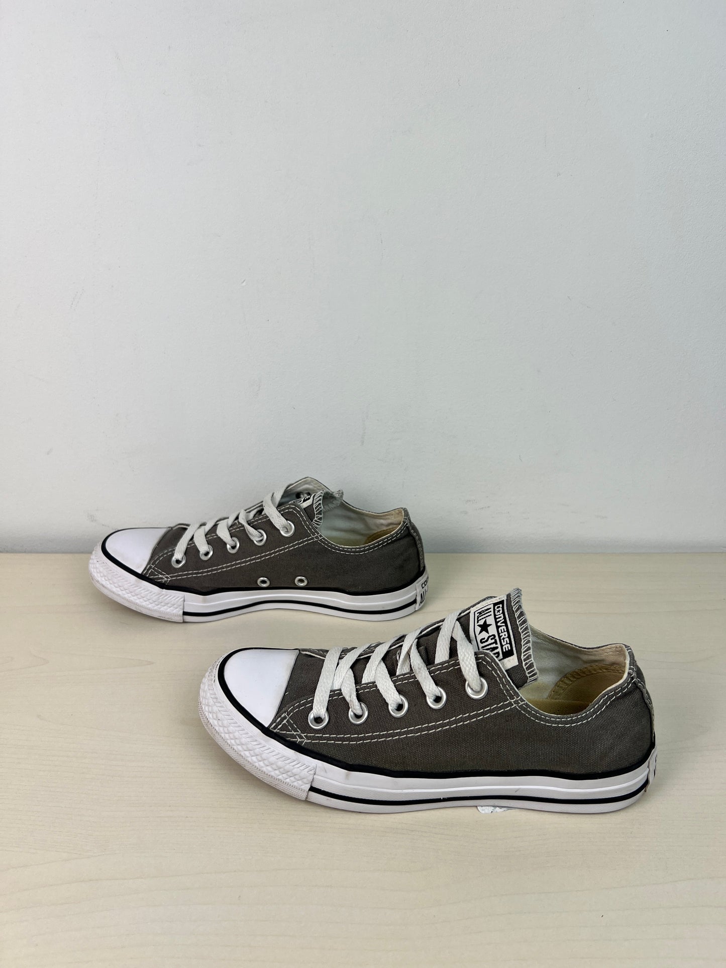 Shoes Sneakers By Converse In Grey, Size: 6