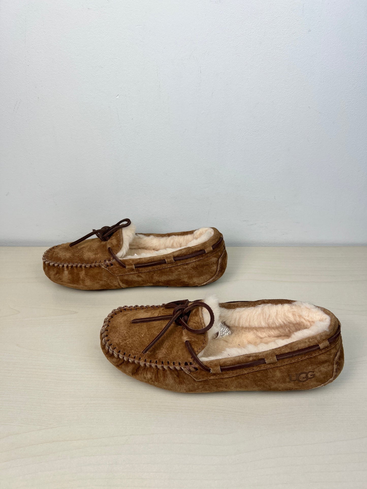 Shoes Flats By Ugg In Brown, Size: 5