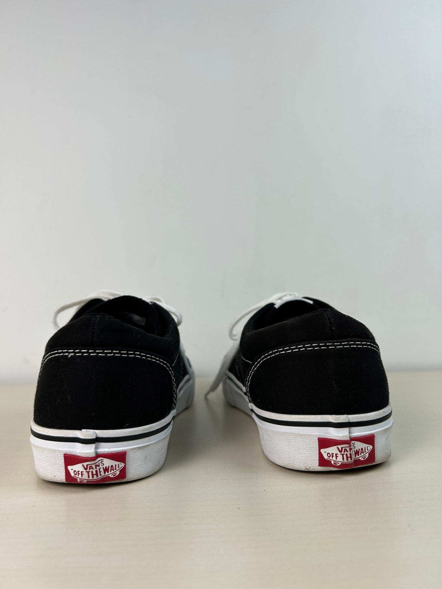 Shoes Sneakers By Vans In Black, Size: 8.5