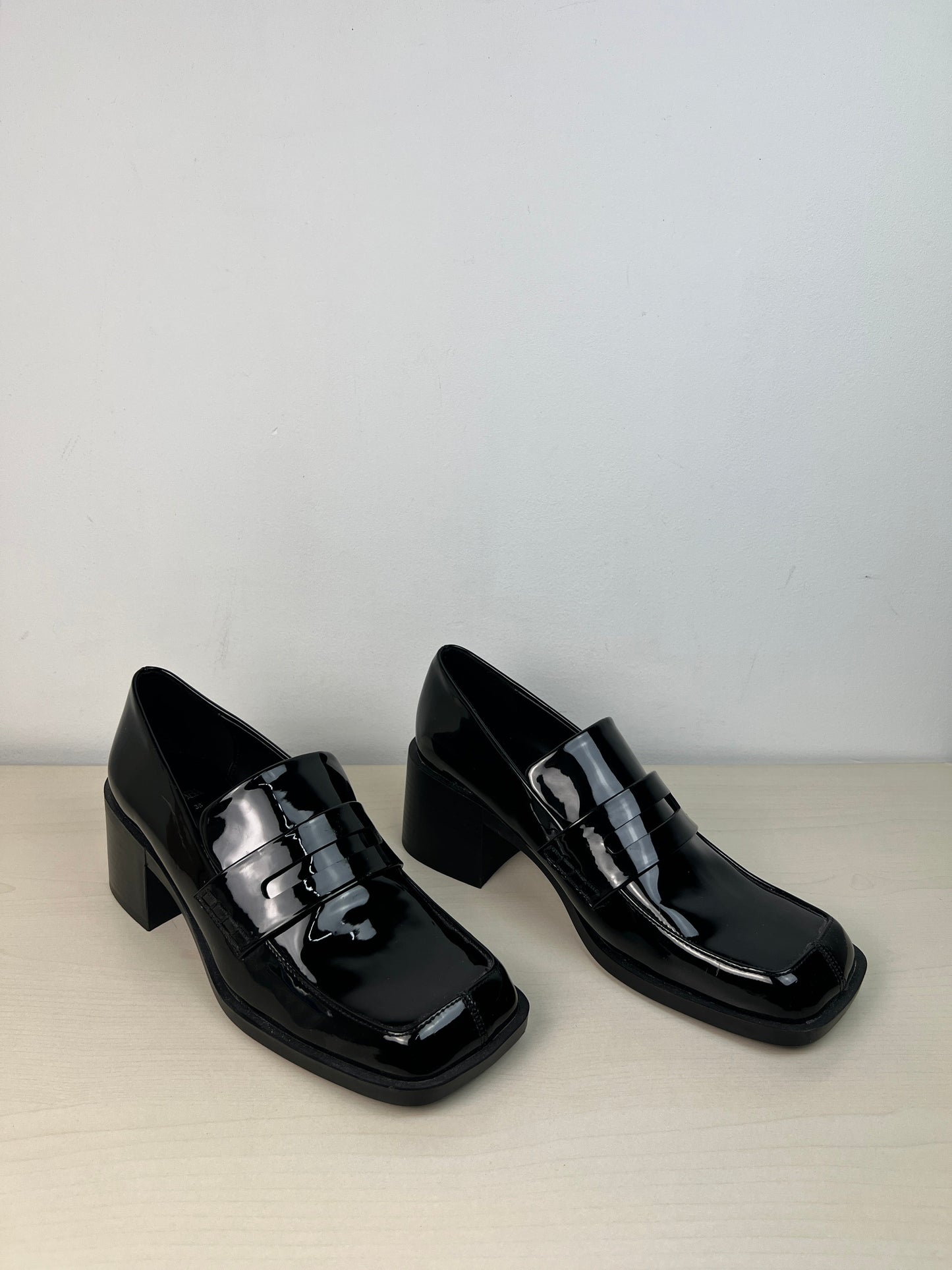 Shoes Heels Block By Zara In Black, Size: 8