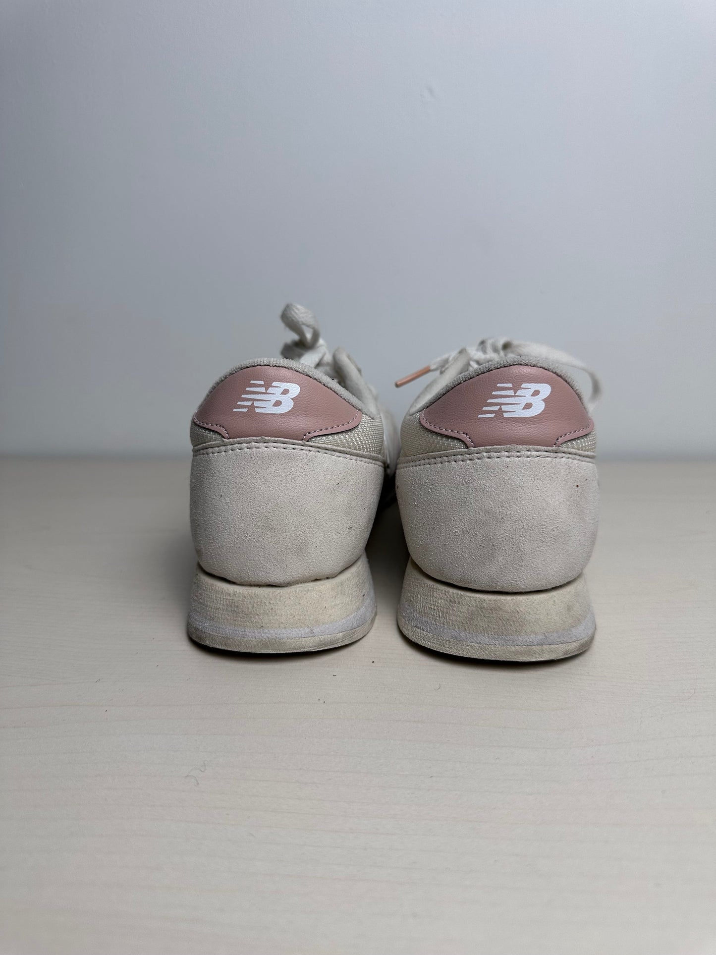 Shoes Sneakers By New Balance In Cream, Size: 8