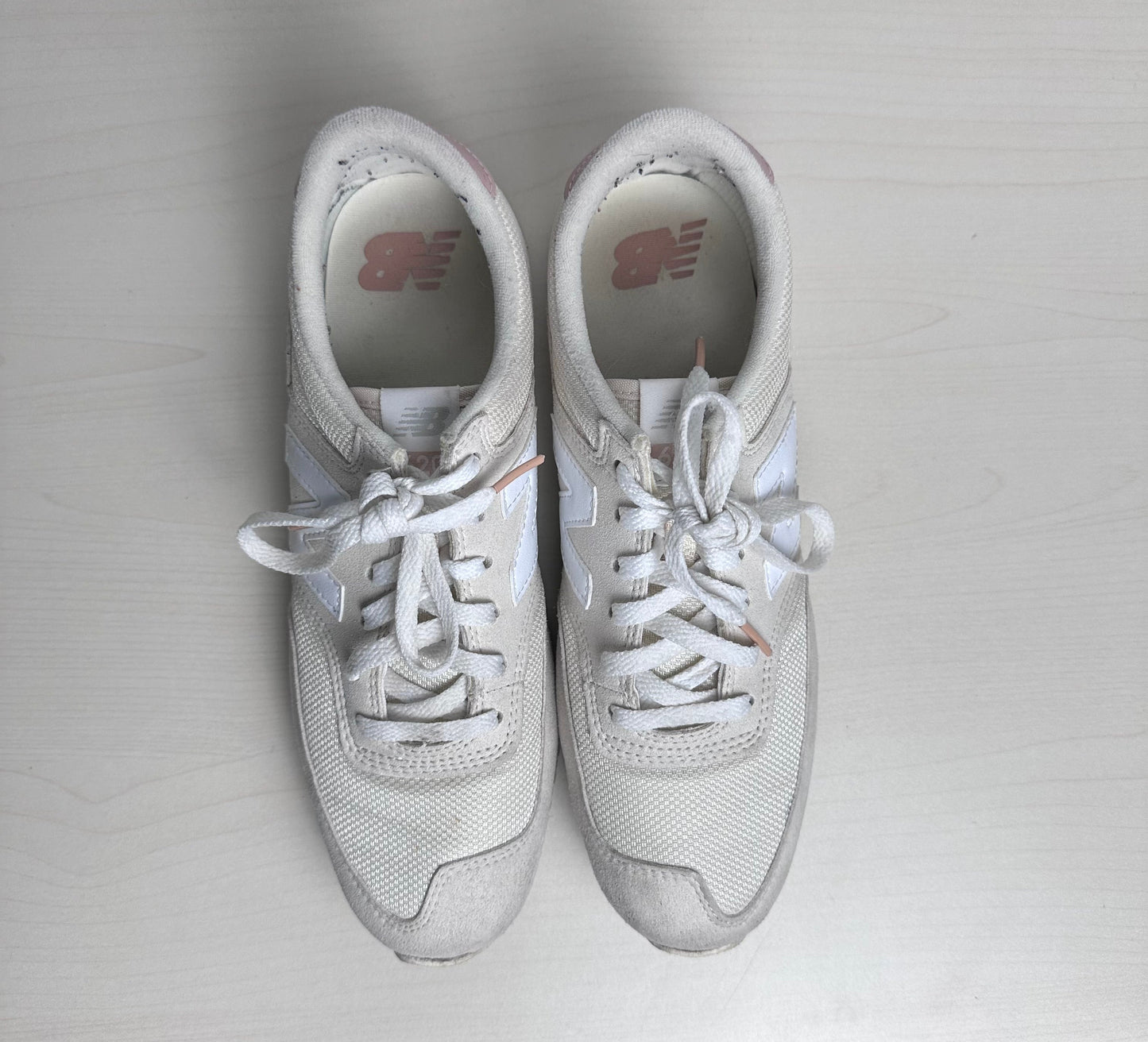 Shoes Sneakers By New Balance In Cream, Size: 8