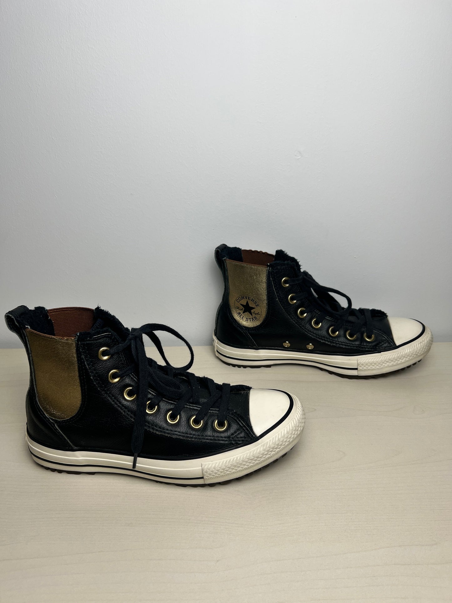 Shoes Sneakers By Converse In Black & Gold, Size: 6