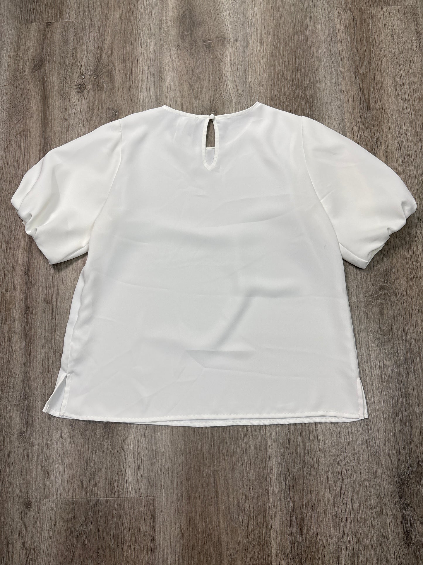 Blouse Short Sleeve By Vince Camuto In White, Size: Xs