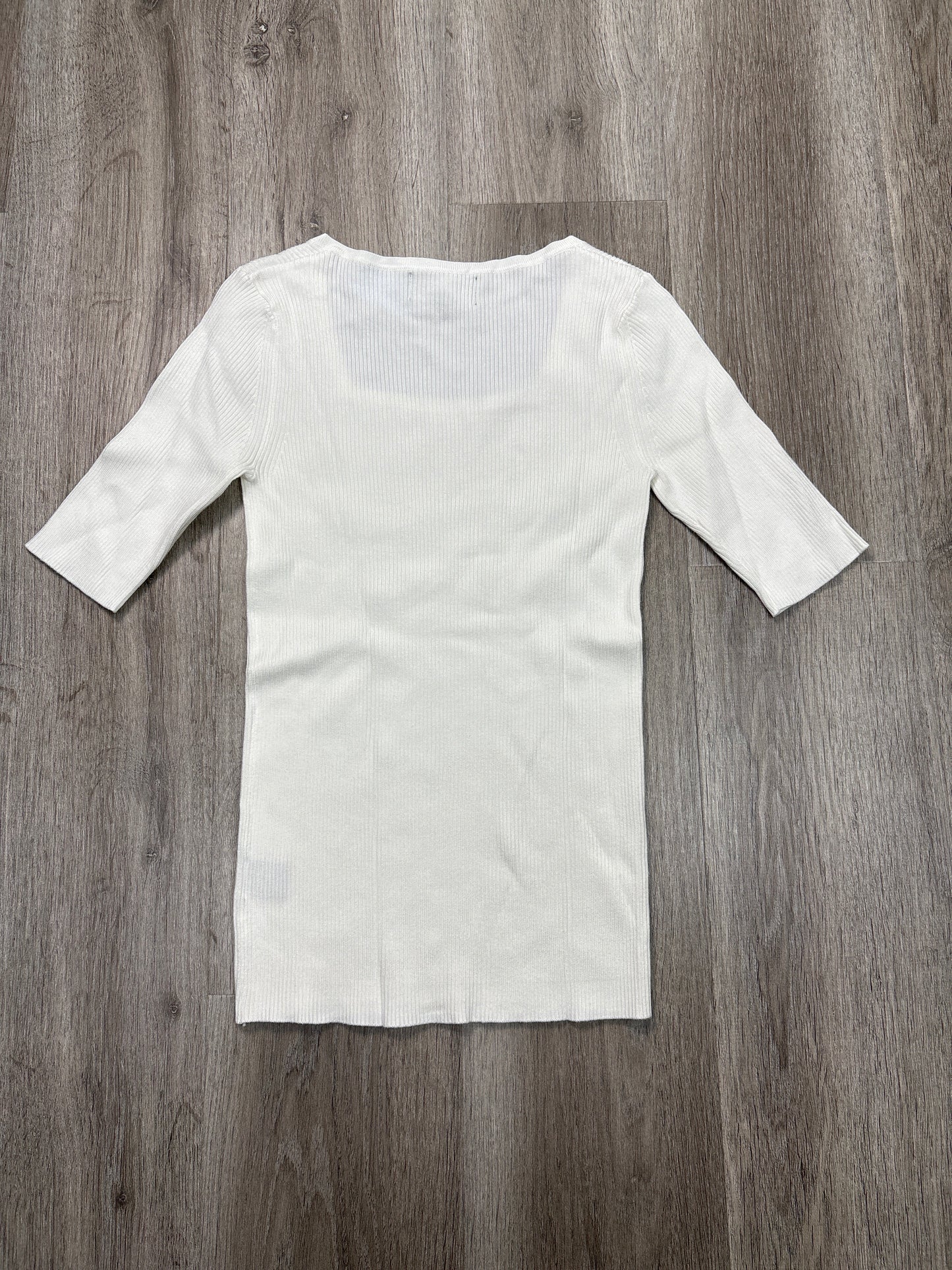 Top Short Sleeve By Premise In White, Size: S