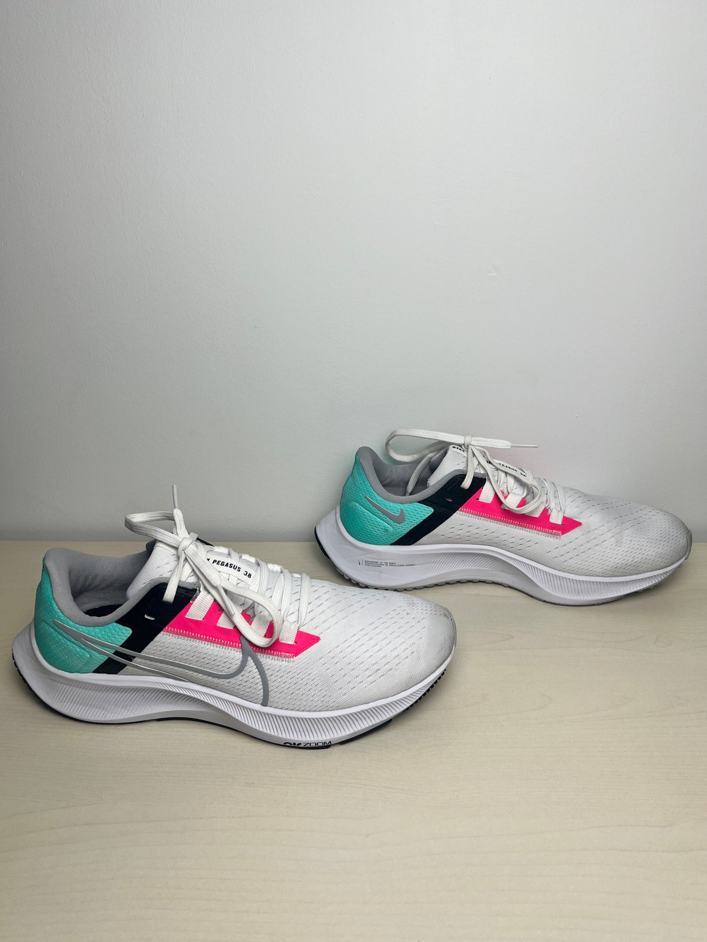 Shoes Athletic By Nike In White, Size: 8