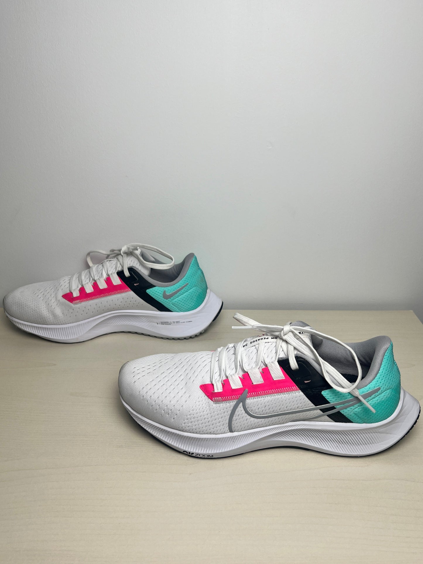 Shoes Athletic By Nike In White, Size: 8