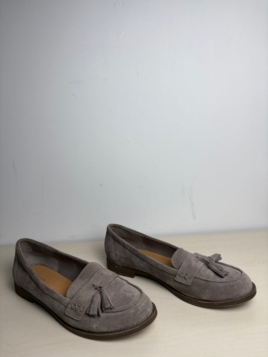 Shoes Flats By Crown Vintage In Grey, Size: 10